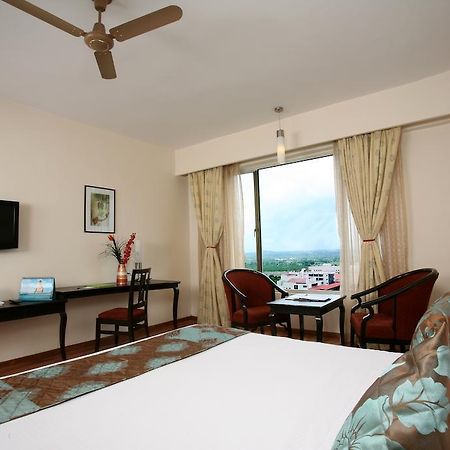 Oh Biz Premier At Leonia Hotell Hyderabad Exteriör bild