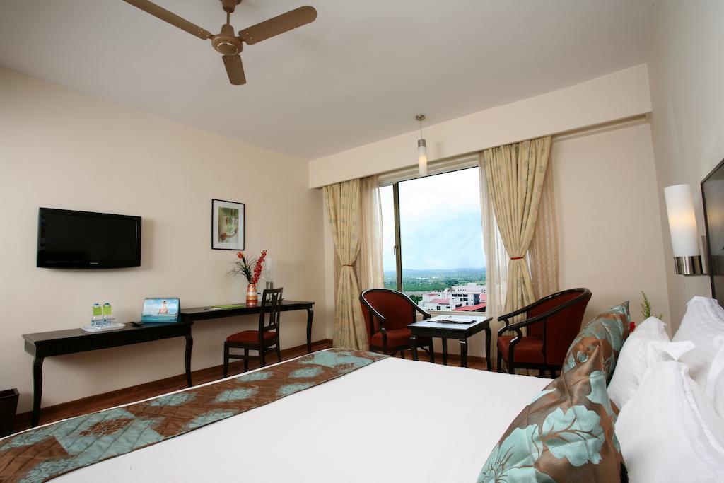 Oh Biz Premier At Leonia Hotell Hyderabad Exteriör bild
