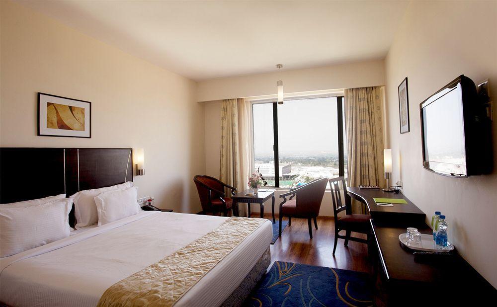 Oh Biz Premier At Leonia Hotell Hyderabad Exteriör bild