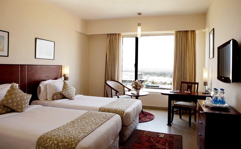 Oh Biz Premier At Leonia Hotell Hyderabad Exteriör bild
