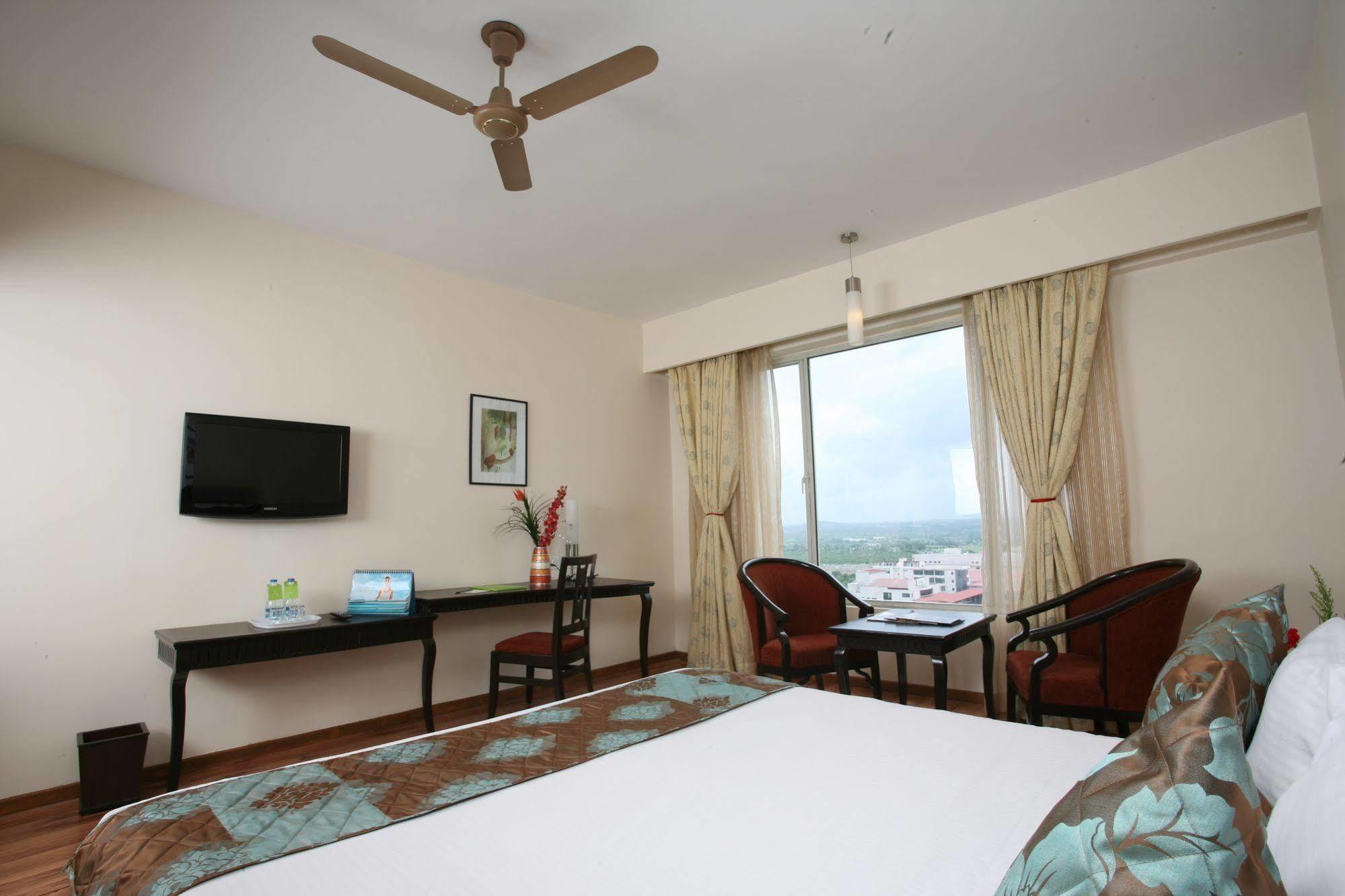 Oh Biz Premier At Leonia Hotell Hyderabad Exteriör bild