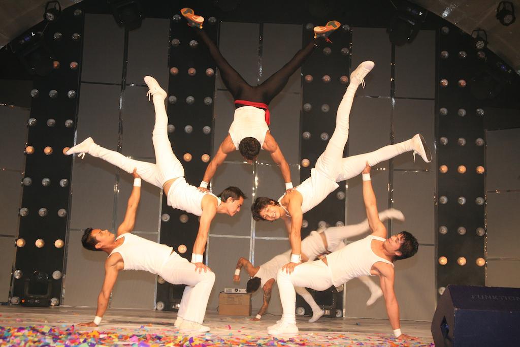 Oh Biz Premier At Leonia Hotell Hyderabad Exteriör bild
